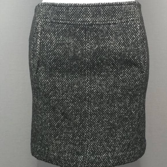 EUC BR Herringbone Tweed Mini Skirt, Size 2 - Picture 7 of 7